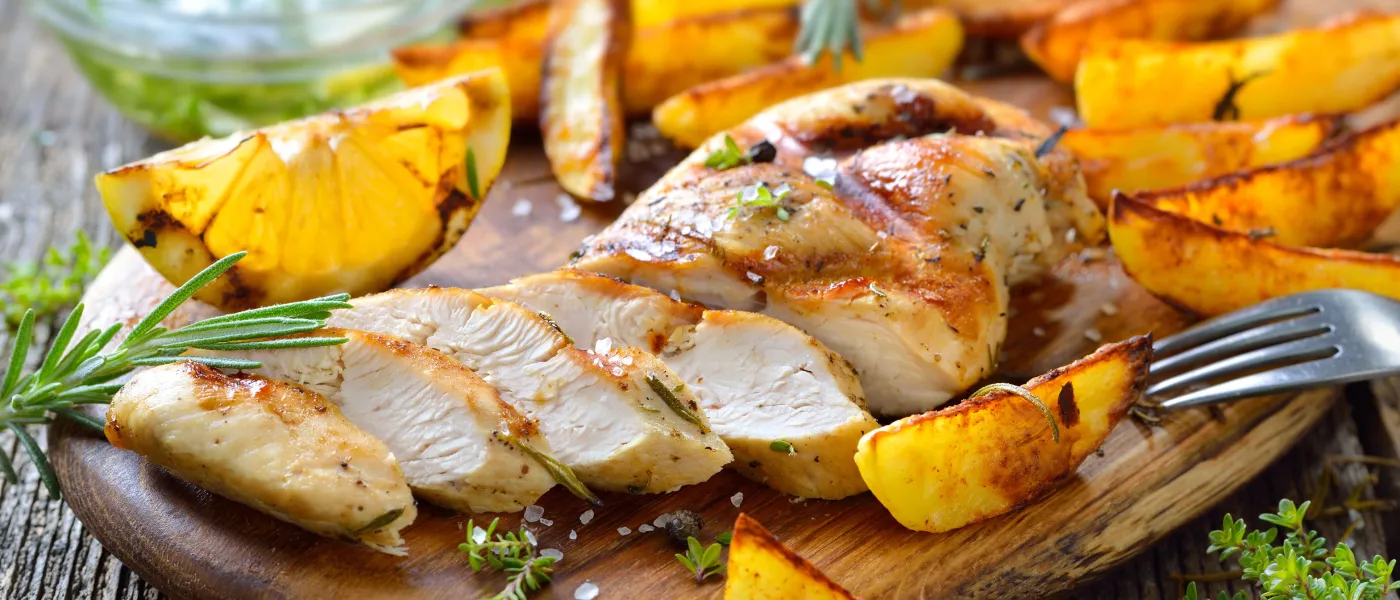 Straccetti di pollo al limone con patate alla paprika